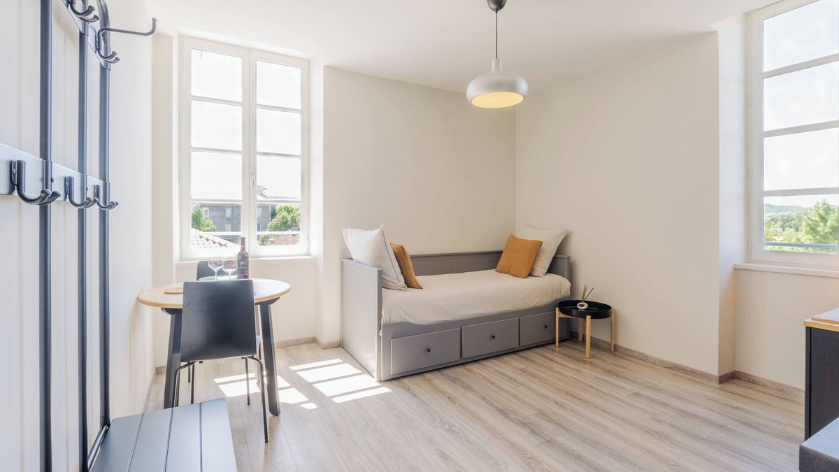 Ruoms Apartment | Apartment In A Hotel 'Chatus' with Wi-Fi and Air Conditioning