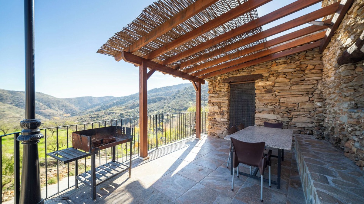 Laroya House | Apartment In A Hotel 'Los Moreno' with Mountain View, Wi-Fi