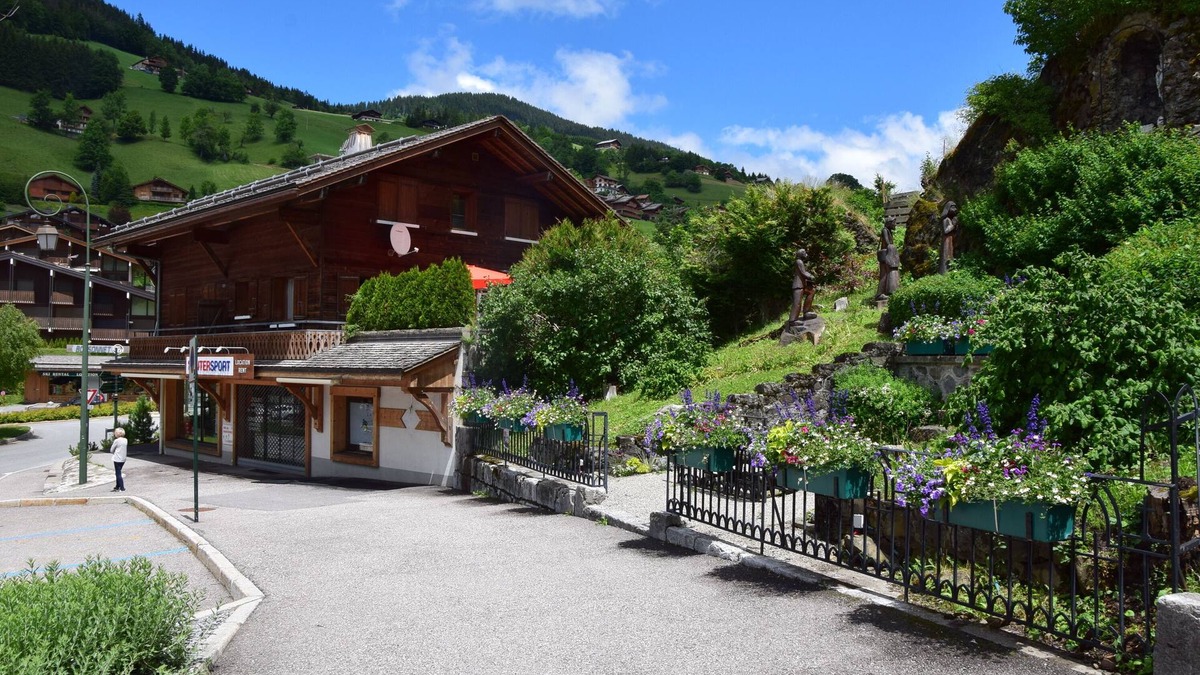 La Clusaz Apartment | Apartment in a house, in the heart of the village, at the foot of the ski slopes