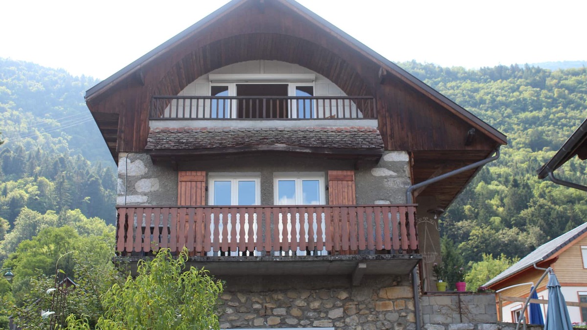 Lathuile Apartment | Apartment in a house with Spa in a peaceful village.