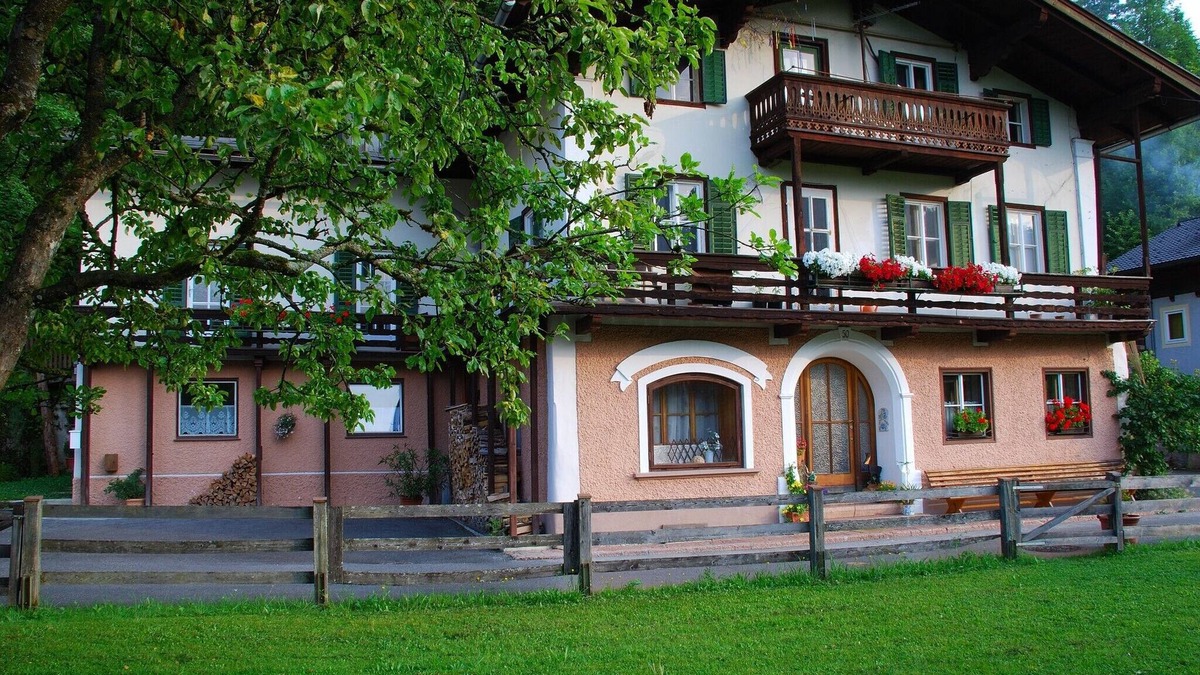 Lofer Apartment | Apartment in a quiet but very central location, pets, 5min. swimming pool