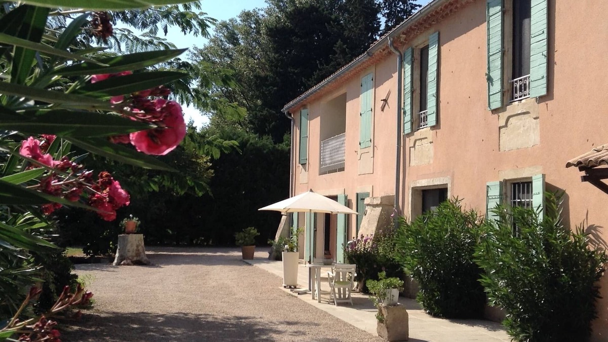 Arles Other | Apartment in an authentic Mas with swimming pool in a wooded park.