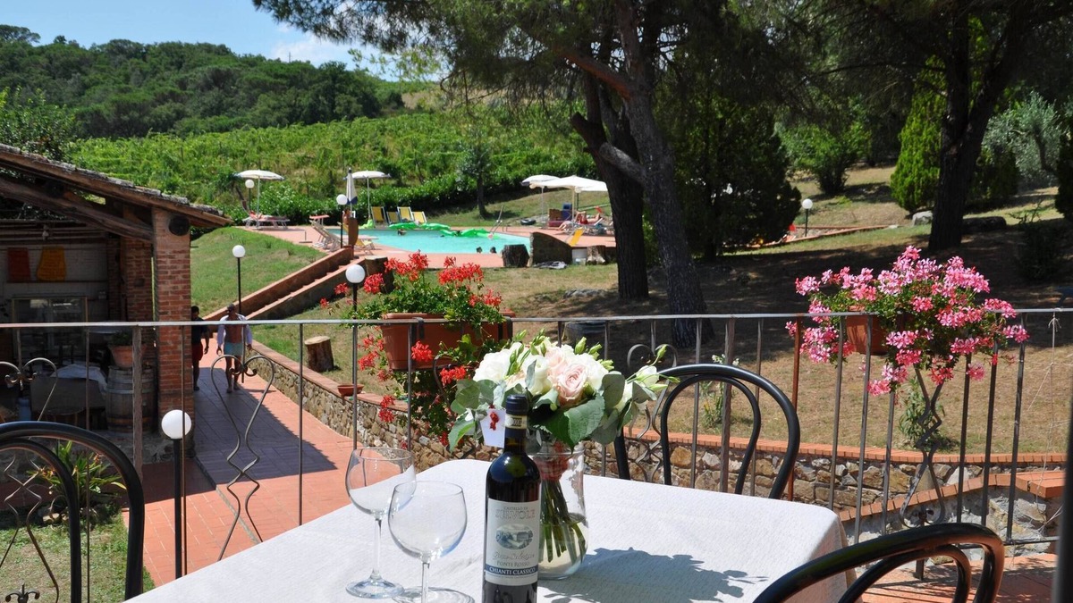 Castelnuovo Berardenga Apartment | Apartment in an idyllic holiday complex in the middle of the B2 winery