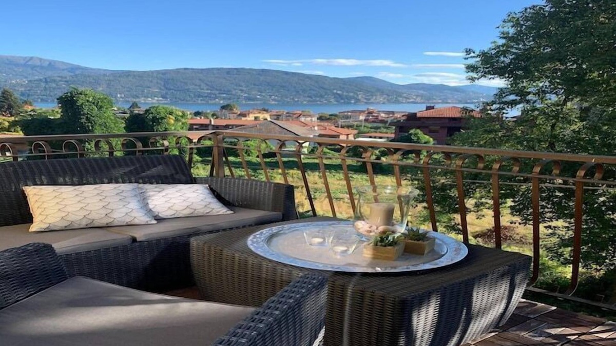 Baveno House | Apartment in Baveno with Lake Maggiore Views
