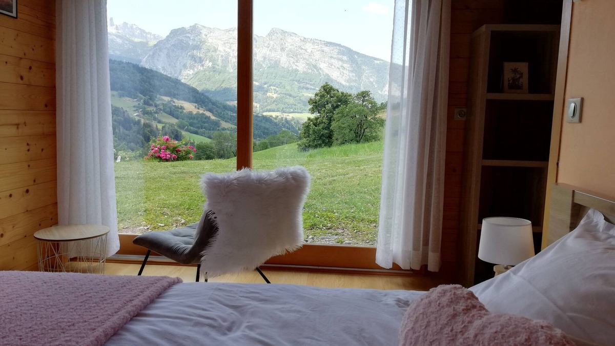 Manigod Apartment | Apartment in chalet, terrace with mountain view, ideal for families