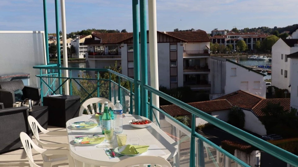 Ciboure Apartment | Apartment in Ciboure with heated pool and private parking