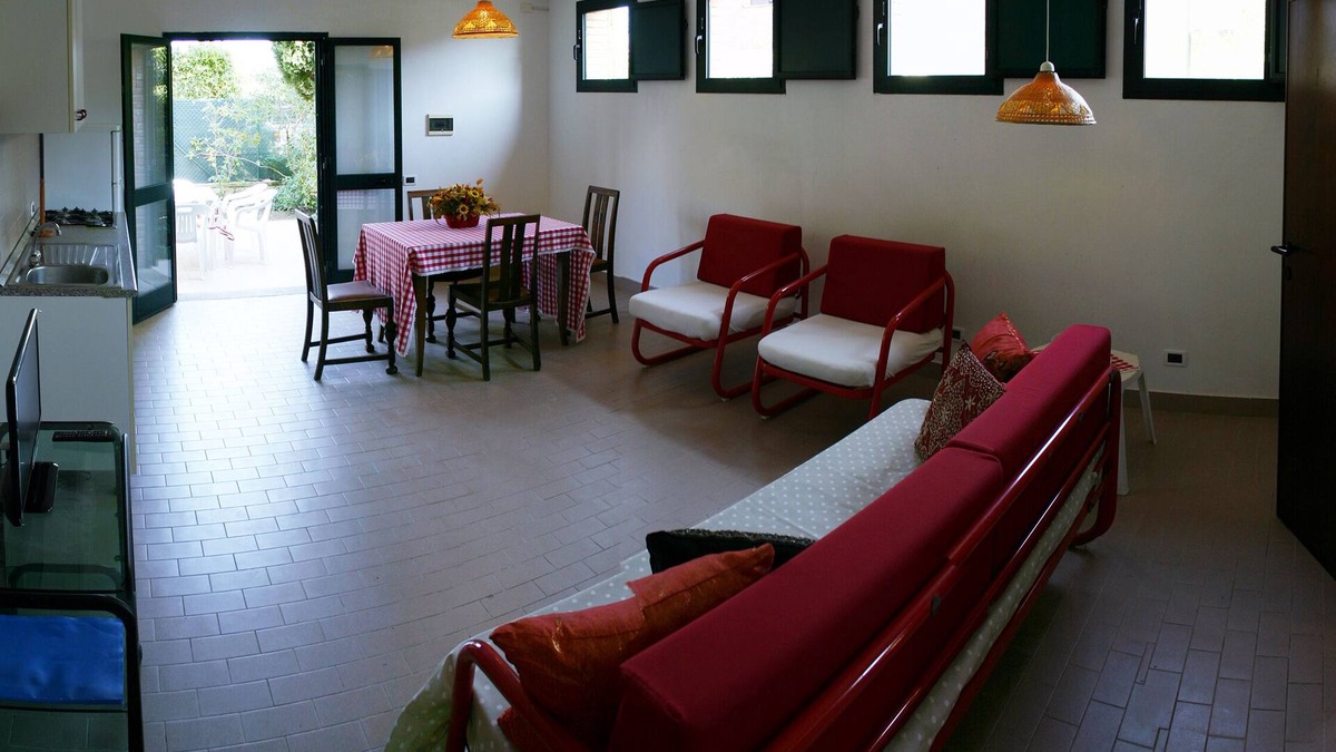 Bibbona House | Apartment in country house with a large park and swimming pool near the sea
