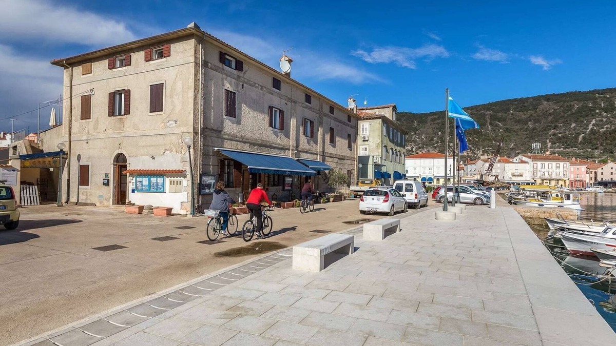 Cres Apartment | Apartment in Cres near Old Town & Beach