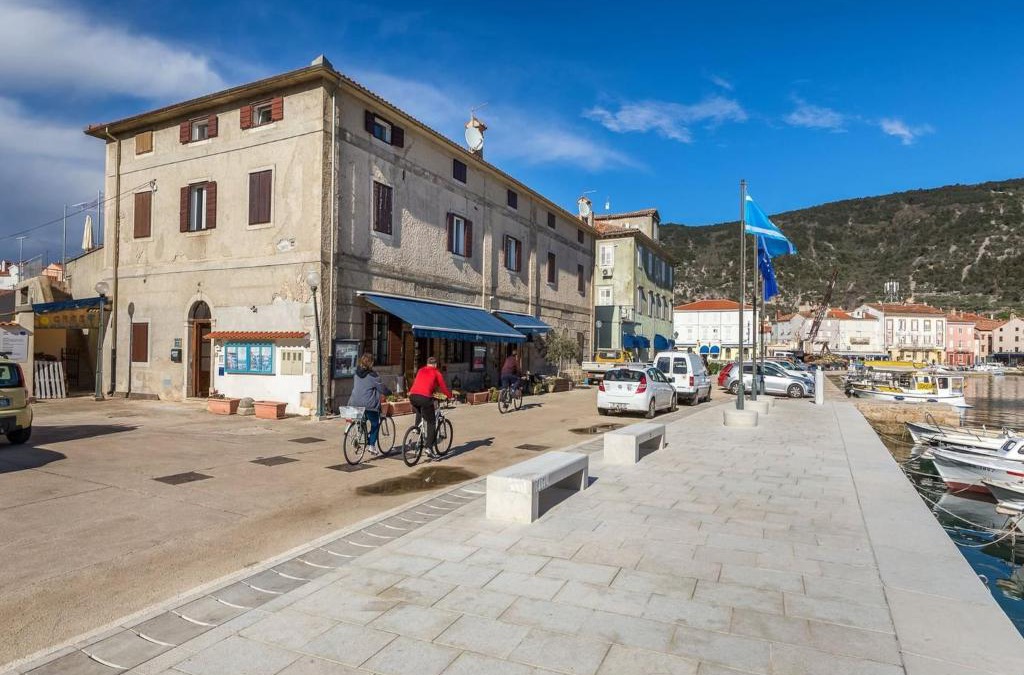 Cres Apartment | Apartment in Cres near Old Town & Beach