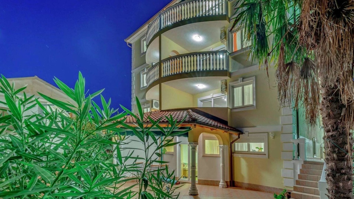 Crikvenica Apartment | Apartment in Croatia near Sea Beach & Pool