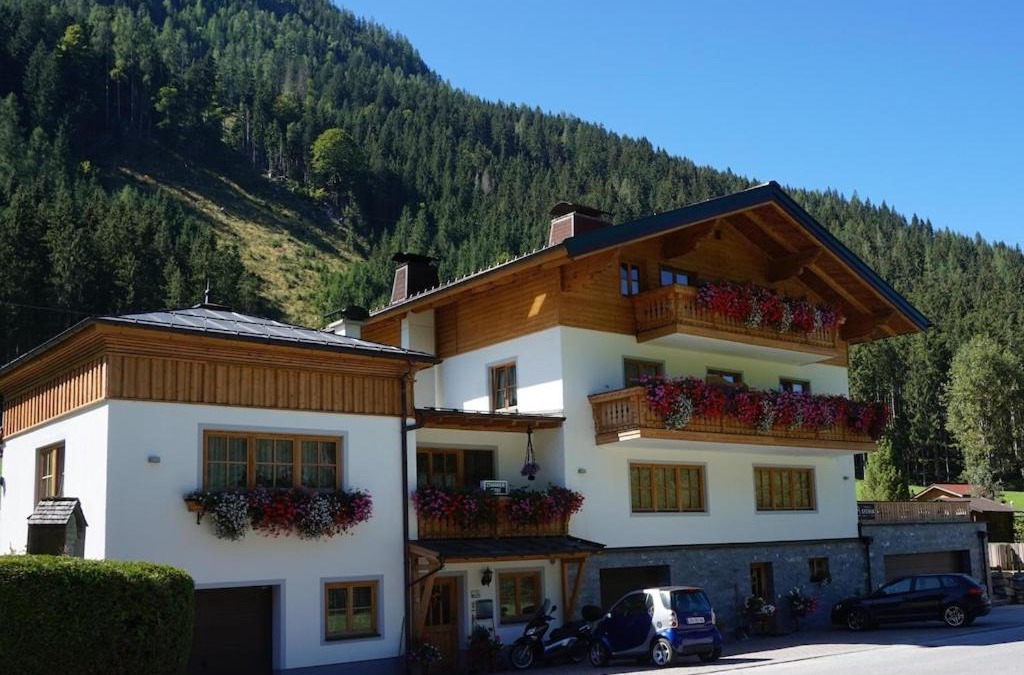 Flachau Apartment | Apartment in Flachau with Mountain Views