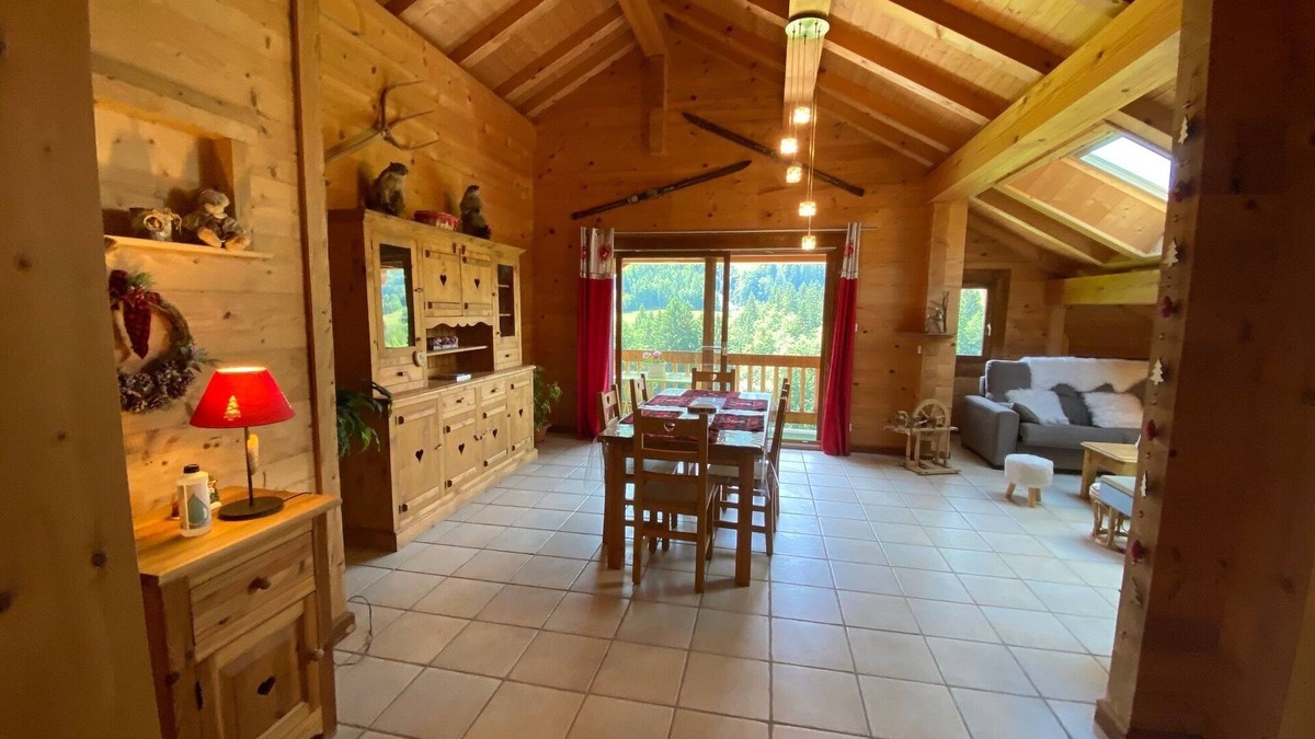 Saint-Jean-de-Sixt Apartment | Apartment in spacious chalet 4/6 people, 80 m2, 2 bedrooms