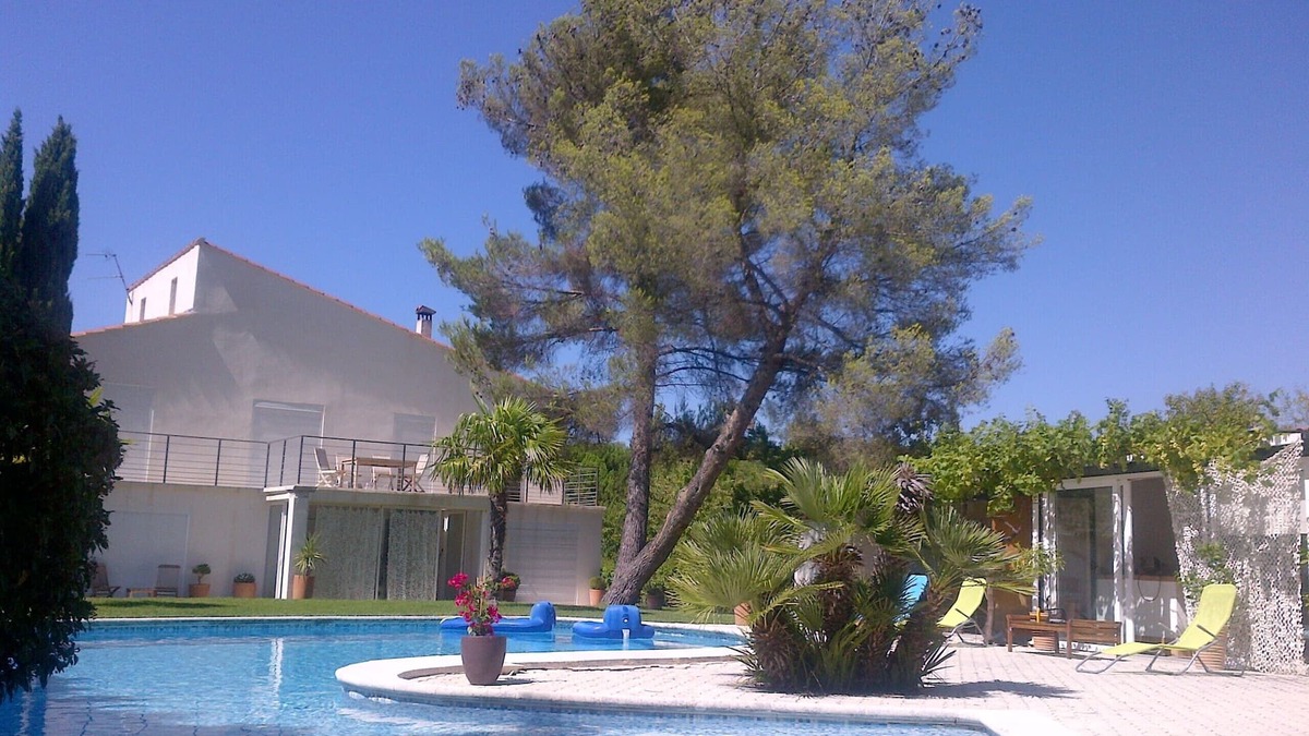 Simiane-Collongue Apartment | APARTMENT IN VILLA WITH SWIMMING POOL 20 MN FROM AIX EN PROVENCE
