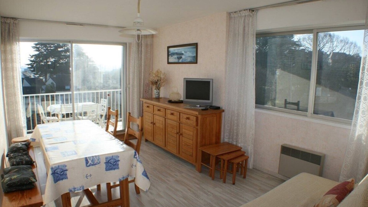 Saint-Cast-le-Guildo Apartment | Apartment in residence with swimming pool in the center of Saint Cast, 1 bedroom, sleeps 5