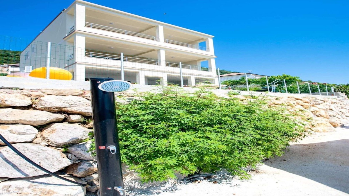 Rab Town Apartment | Apartment in Supetarska Draga by the Beach