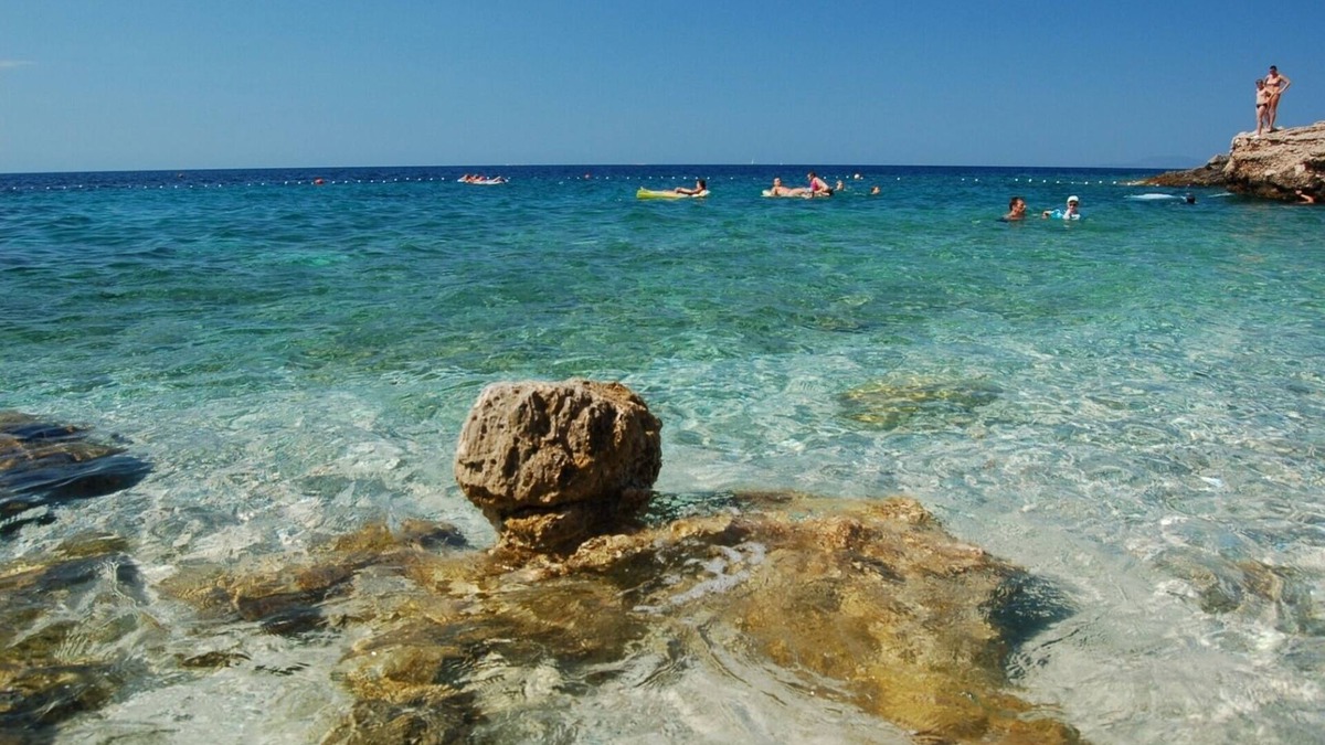 Island Hvar Apartment | Apartment in Jelsa with Terrace, Air condition, WIFI (4440-3)