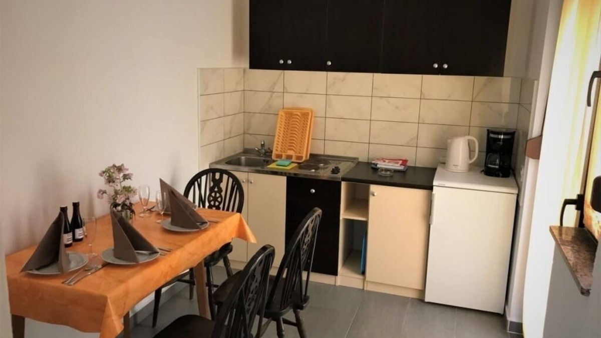 Rab Town Apartment | Apartment in Lopar with Seaview, Balcony, Air condition, WIFI (4607-5)