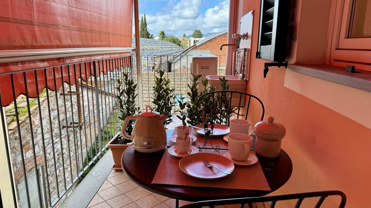 Lucca Historical Center Apartment | Apartment in Lucca with 1 bedrooms sleeps 4