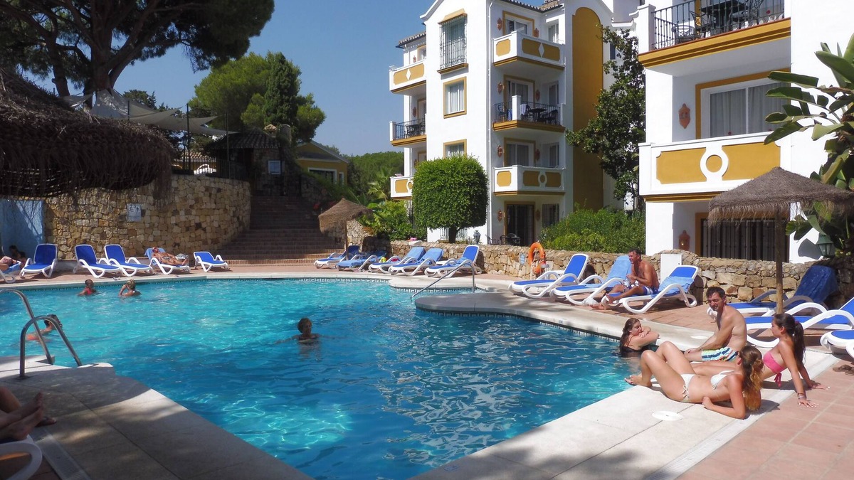 Nikki Beach Apartment | Apartment in Marbella Costa Del Sol on the Elviria seafront for 4 people.