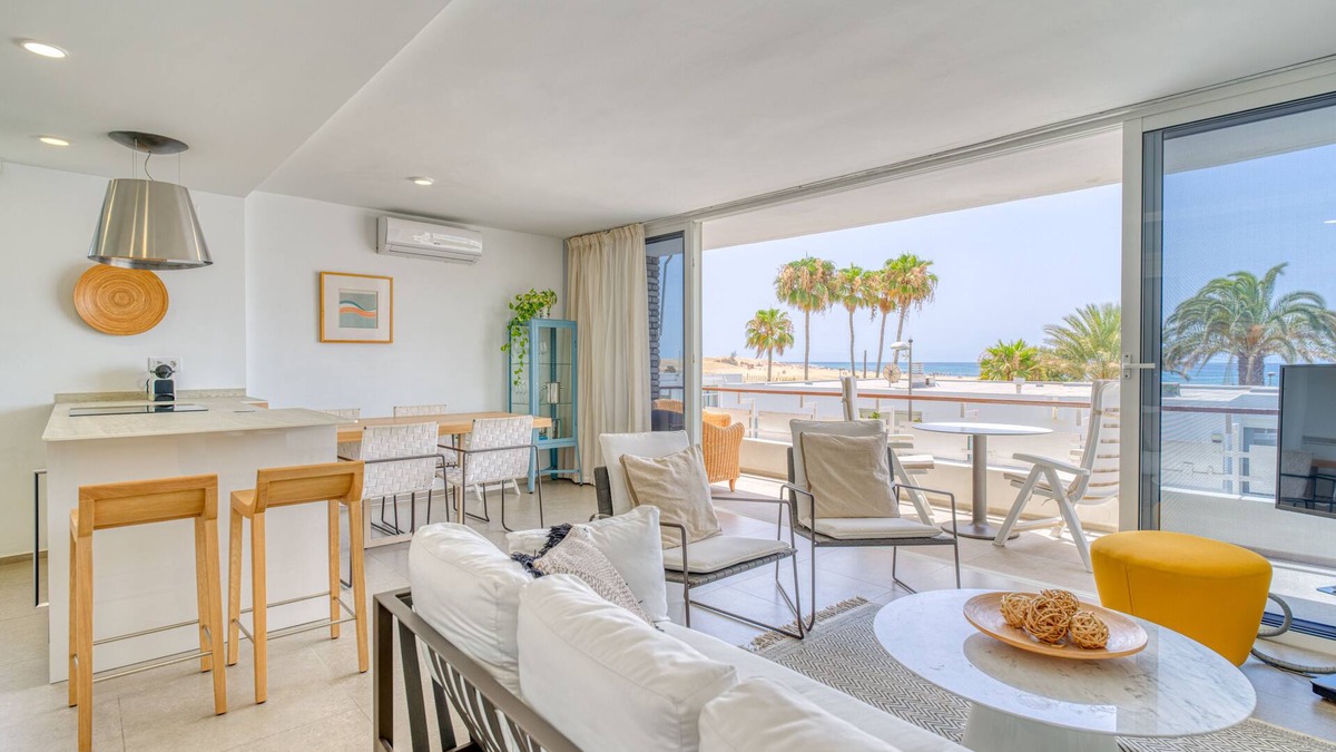 Meloneras Apartment | Apartment in Maspalomas 30 m away to the beach with views & private parking.