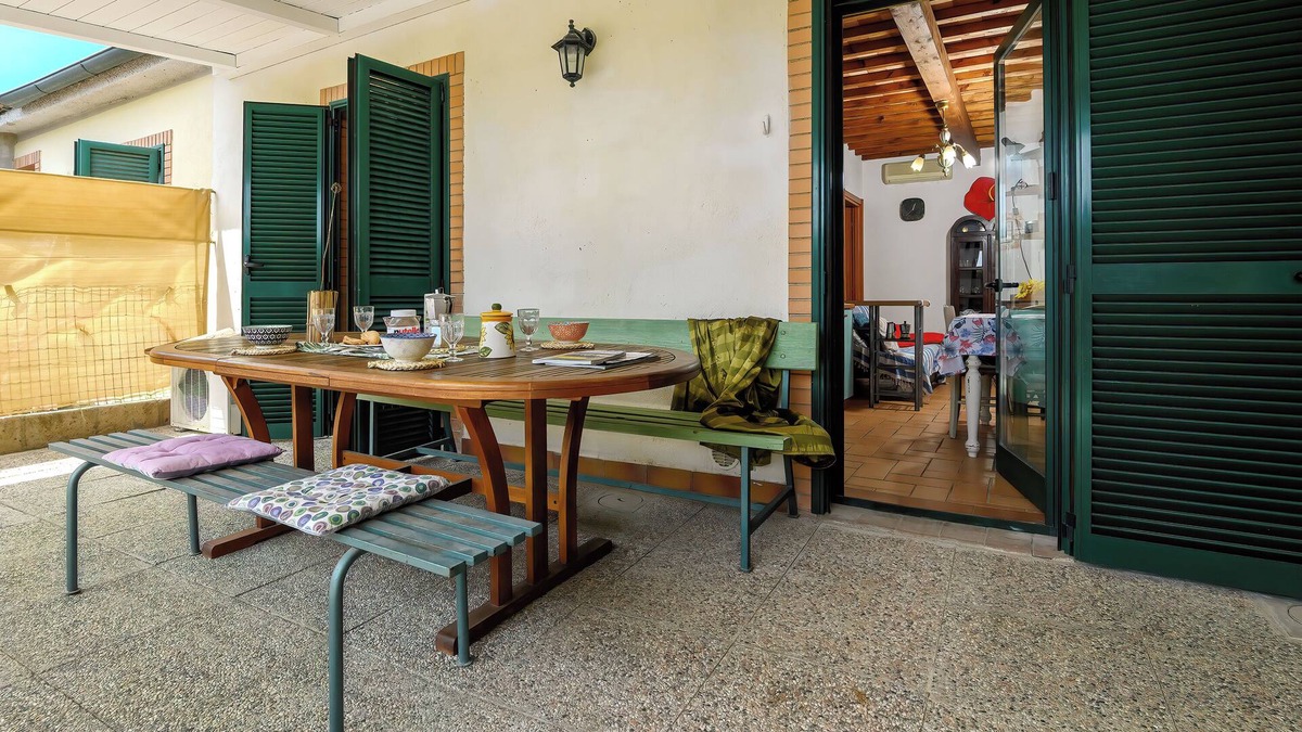 Piombino Apartment | Apartment 'In Mezzo Ai Girasoli' with Private Terrace and Air Conditioning