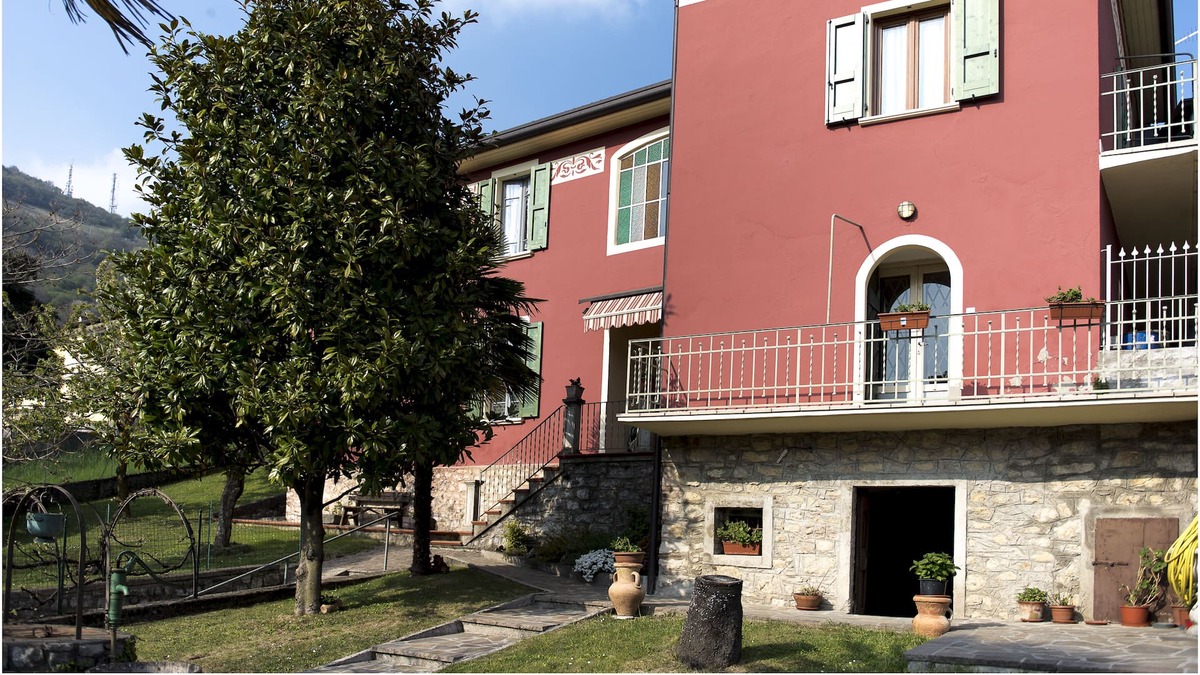 Parzanica Apartment | Apartment in Neoclassical Villa