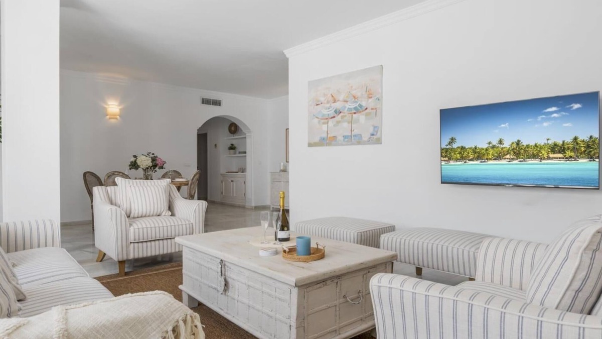 Puerto Banus Apartment | Apartment in Playas del Duque for 4 people | Casa Cadiz 208