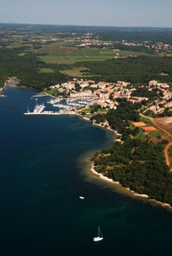 Brulo Apartment | Apartment in Porec with Balcony, Air conditioning, Wi-Fi (3794-5)