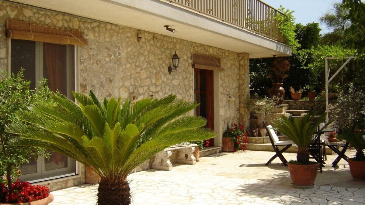 Modica Apartment | Apartment in private cottage with garden and privat Pool
