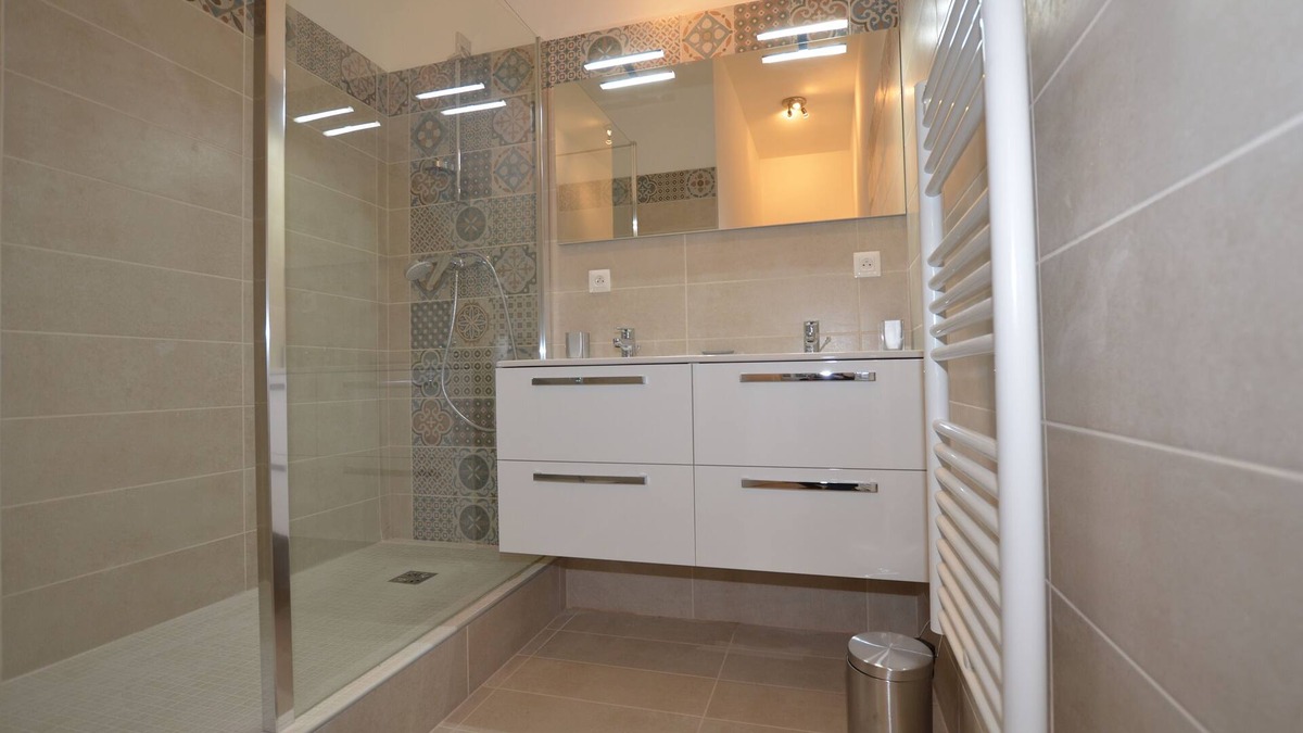 Beziers City Centre Apartment | Apartment in private mansion, in the center of the pedestrian street, parking included