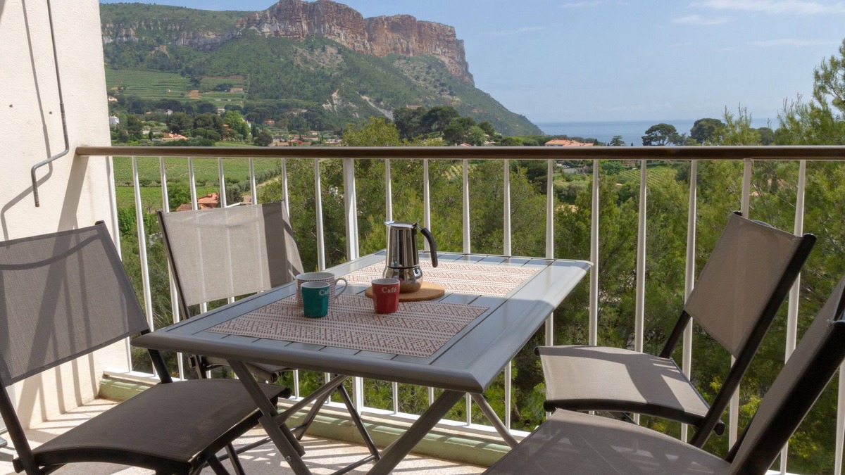 Cassis Apartment | Apartment in residence, sea view and Cap Canaille