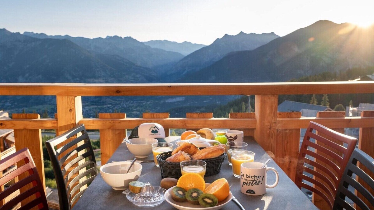 Risoul Apartment | Apartment in Risoul with Ski-In/Ski-Out Access