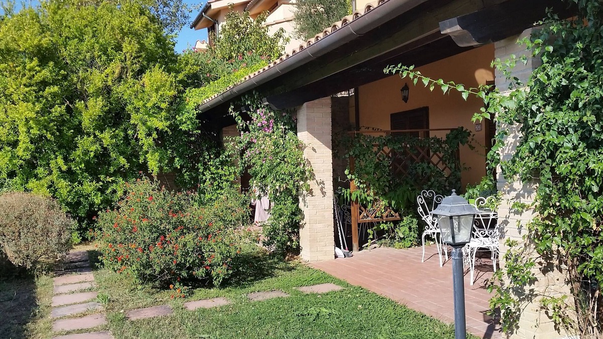 Pomaia Apartment | Apartment in semi-detached house, sleeps 2, terrace with panoramic view
