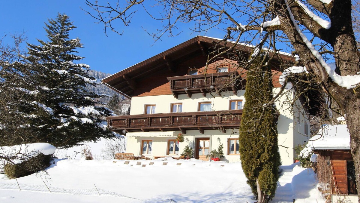 Taxenbach Apartment | Apartment in Taxenbach with Garden, Garden Furniture, BBQ