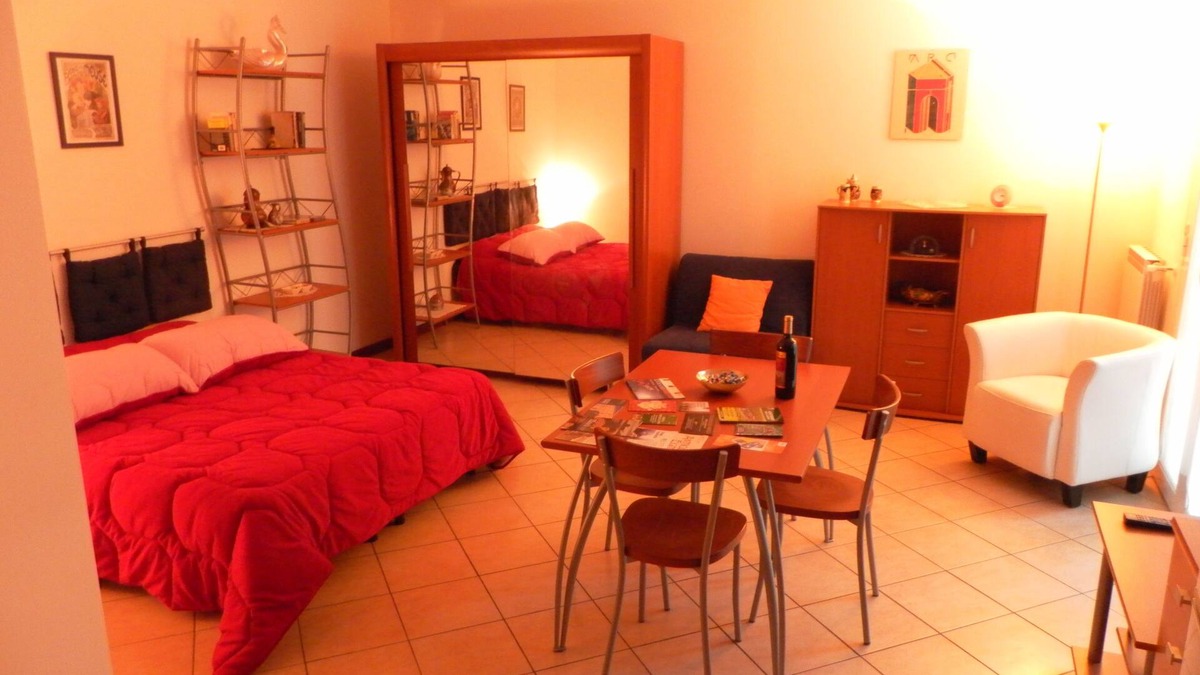 Barriera Vecchia-San Giacomo Apartment | Apartment in the city center + Wi-Fi + Car Park