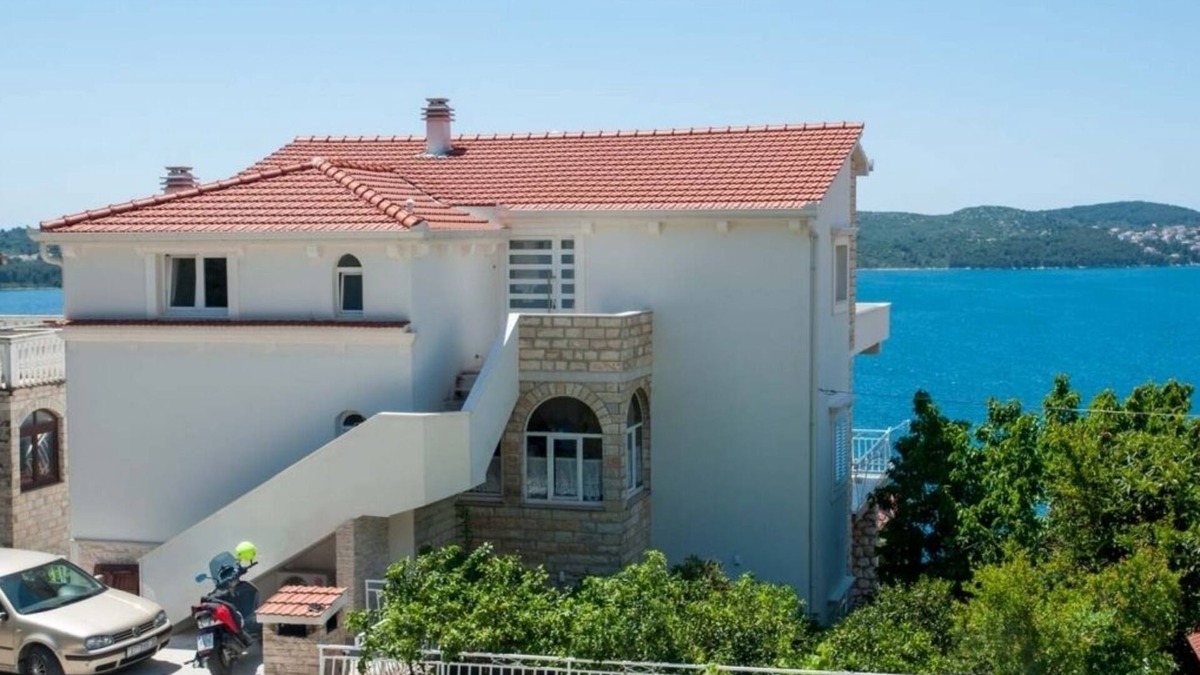 Trogir Apartment | Apartment in Trogir with Seaview, Terrace, Air condition, WIFI (3459-2)