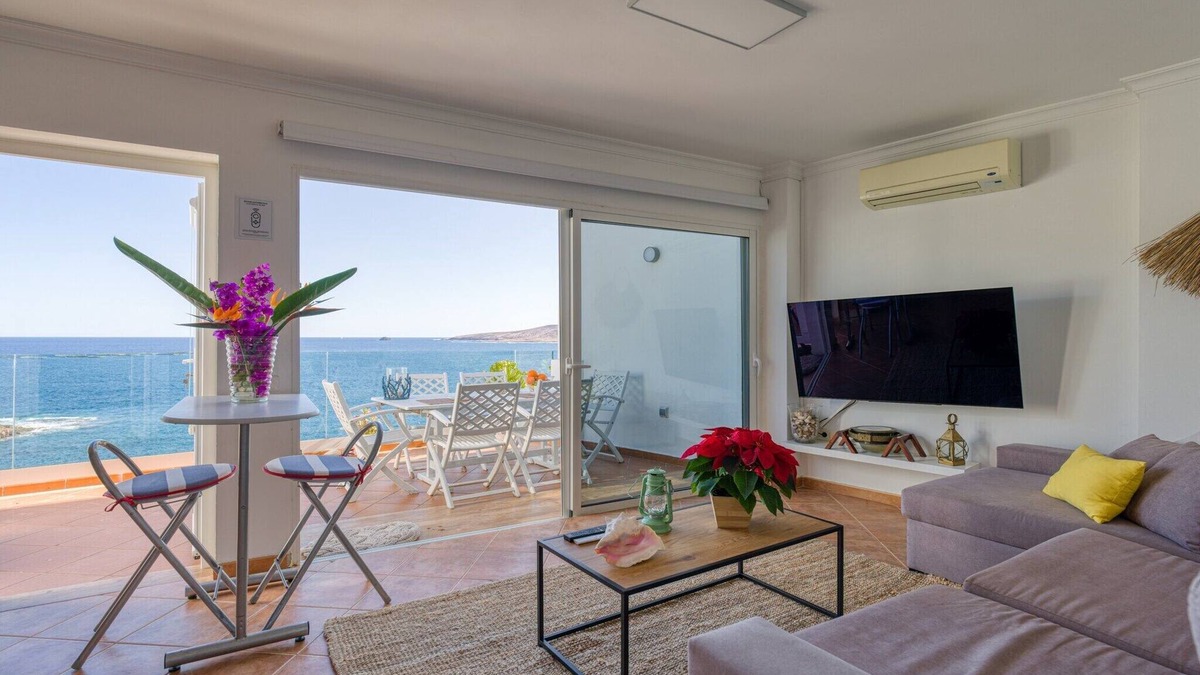 Telde House | Apartment in Tufia with Oceanfront Terrace