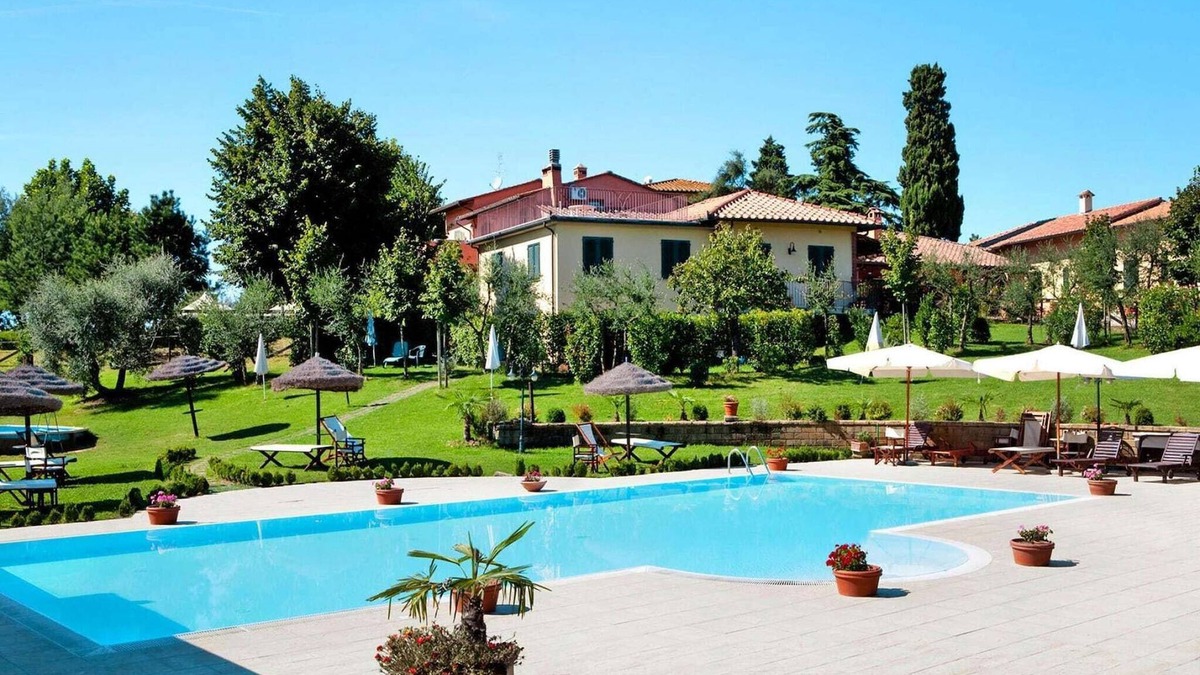 Fucecchio Apartment | Apartment in Vinci with Pool and Wellness