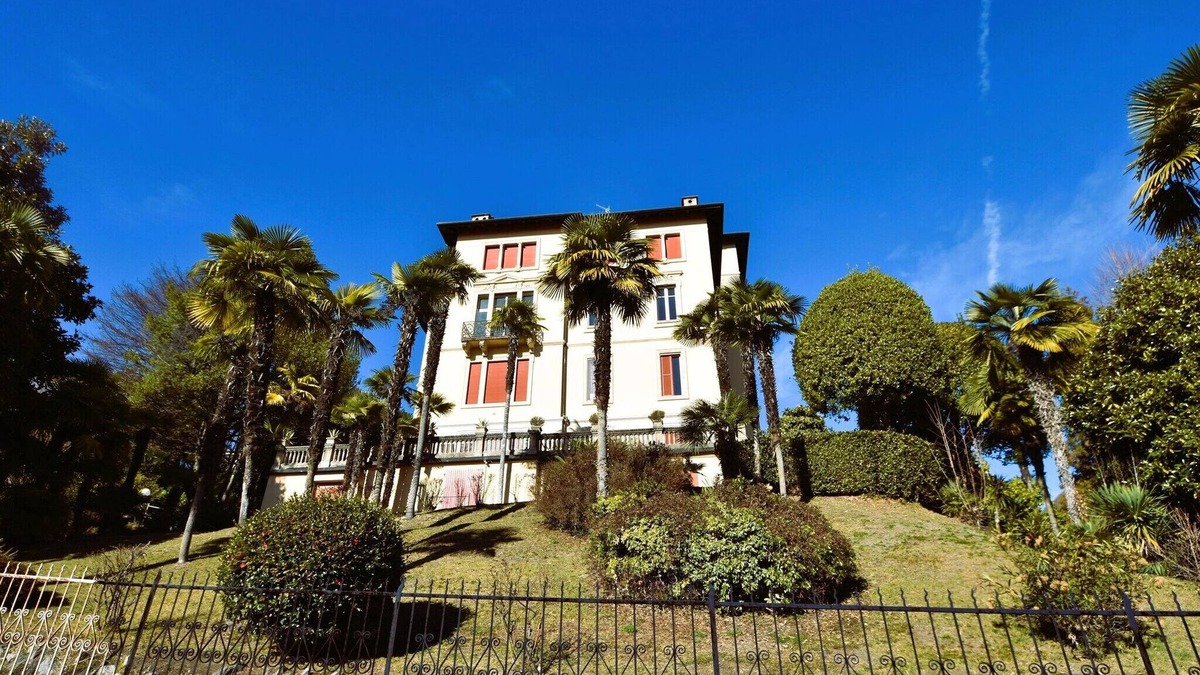 Vignone Apartment | Apartment in Vignone Villa Setting
