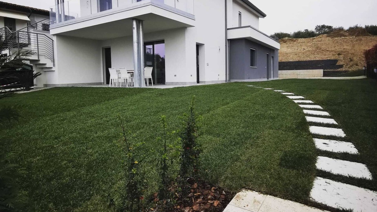 Bardolino Apartment | APARTMENT IN VILLA, 5 MINUTES WALK FROM THE LAKE AND THE VILLAGE