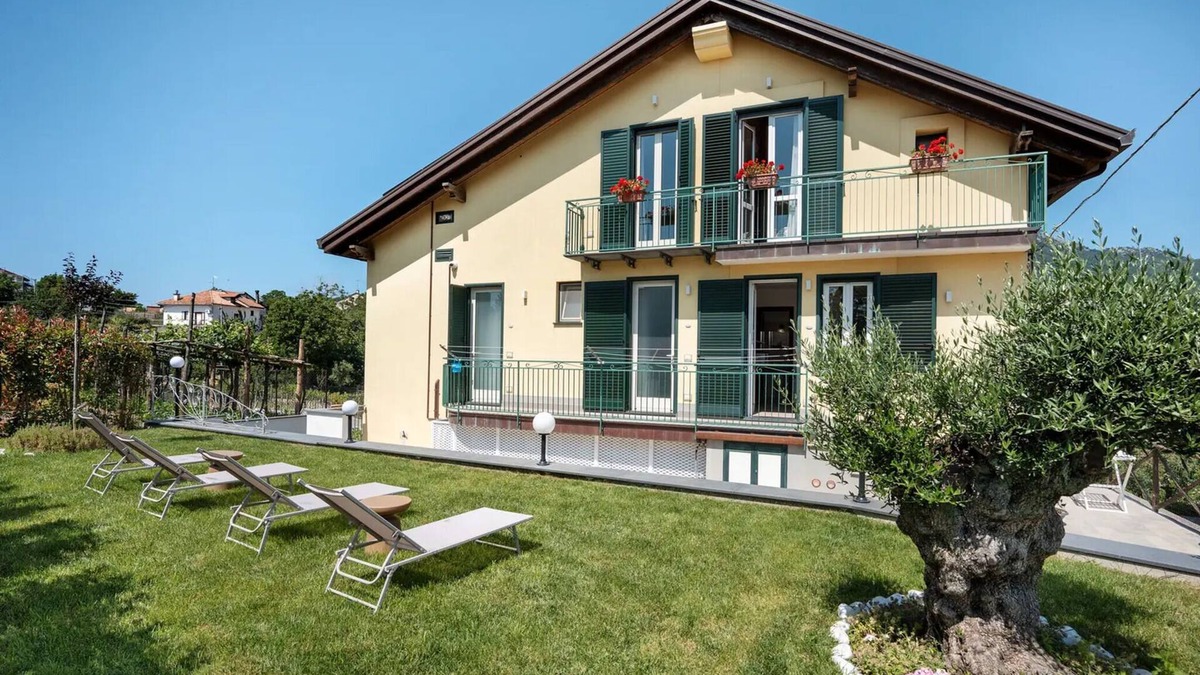 Agerola Apartment | Apartment 'In Villa Degli Dei' with Mountain View, Wi-Fi and Air Conditioning