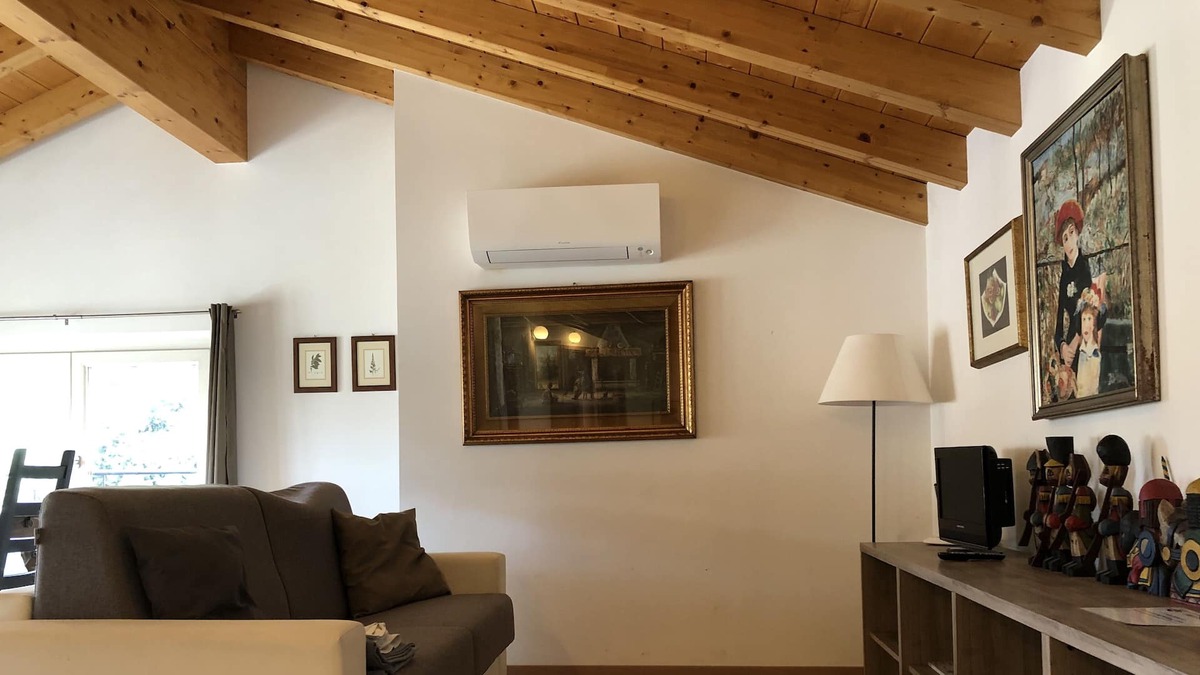Albate Apartment | Apartment in villa sleeps 4, air conditioning, parking space, laundry