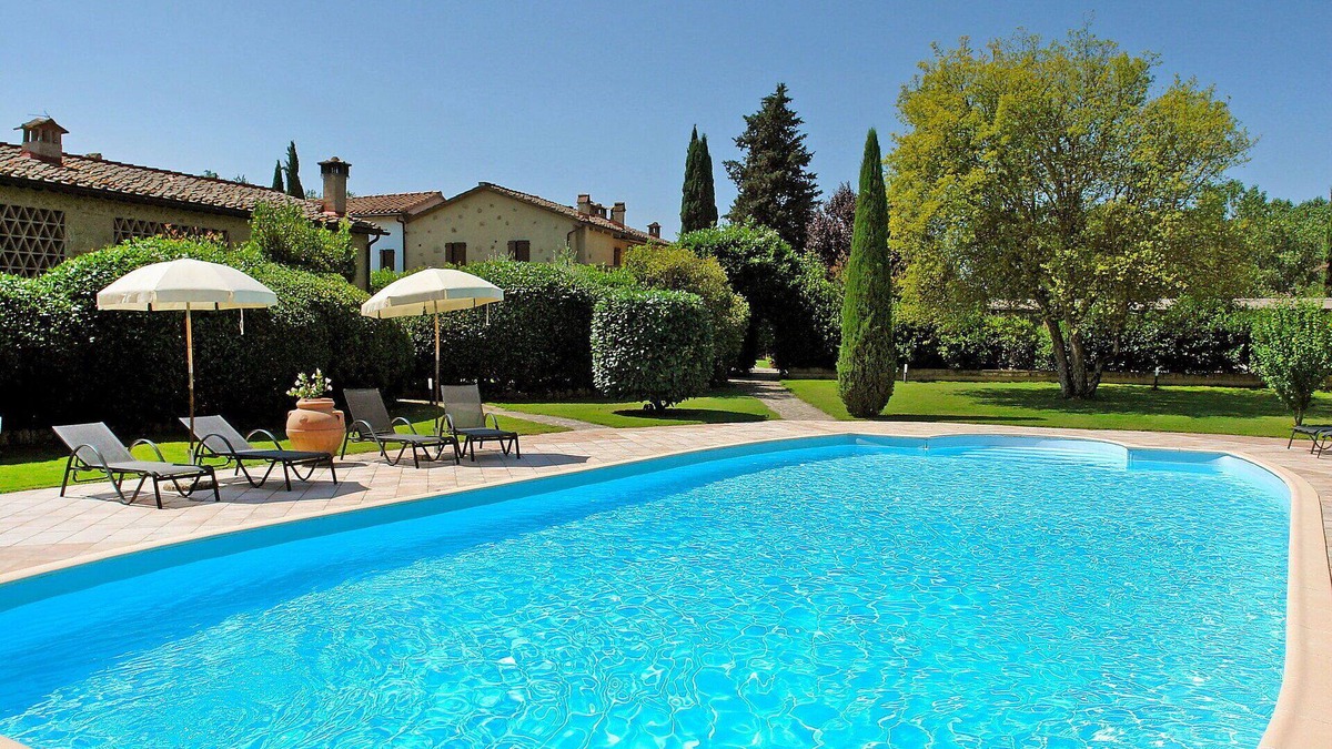 Poggiarello Villa | Apartment in villa with pool, WIFI, TV, terrace, pets allowed, parking, close to San Gimignano
