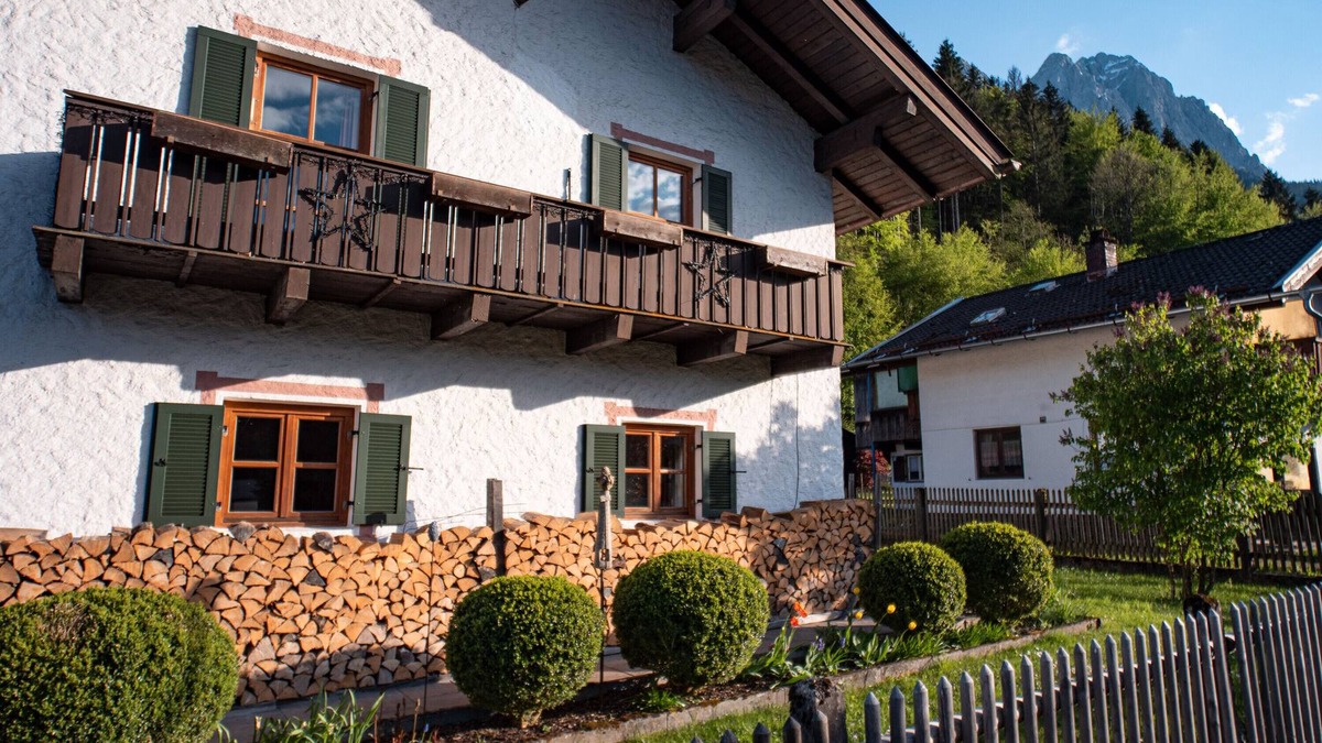 Hammersbach Apartment | Apartment 'Inge' with Mountain View, Private Terrace and Wi-Fi