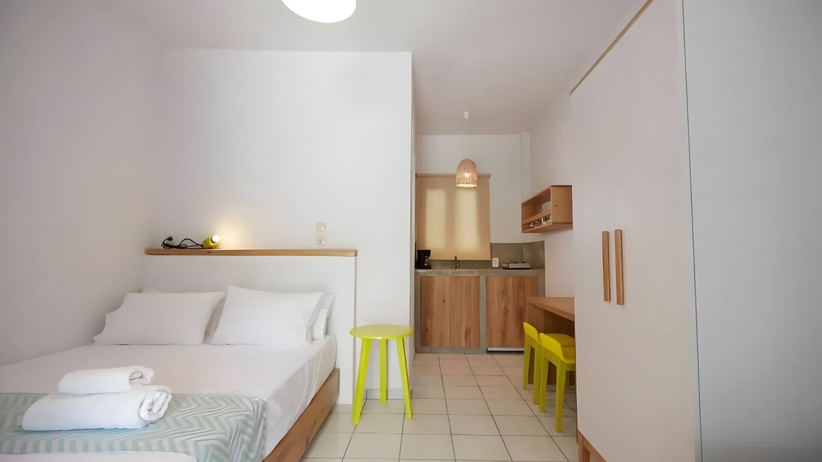 Gavrio Apartment | Apartment 'Irene Superior Triple Disability' with Terrace, Wi-Fi and Air Conditioning