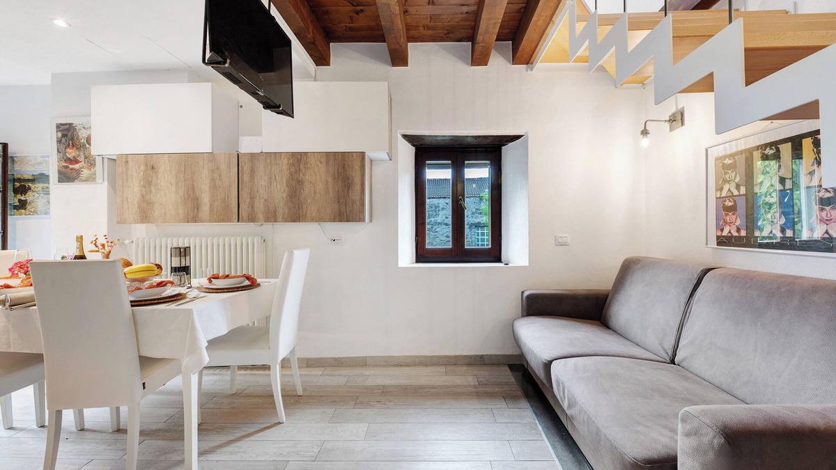 Delebio Apartment | Apartment 'Isa' with Mountain View, Wi-Fi and Air Conditioning