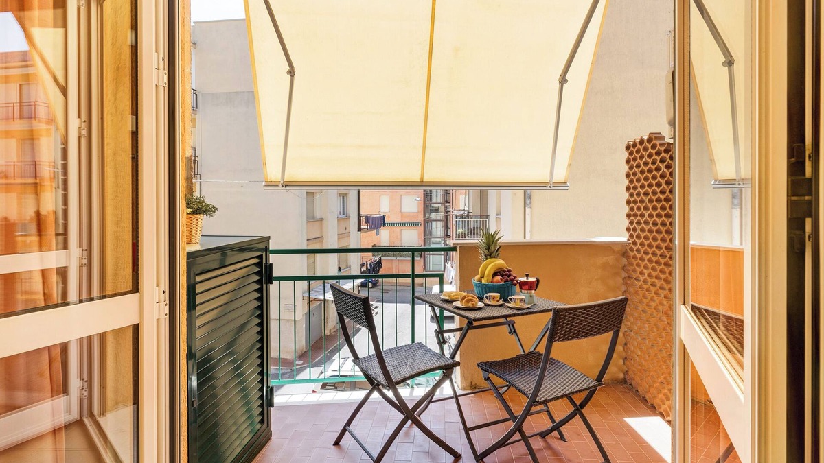 Finale Pia Apartment | Apartment 'Isophylla Comfort' close to the Beach with Balconies & Wi-Fi