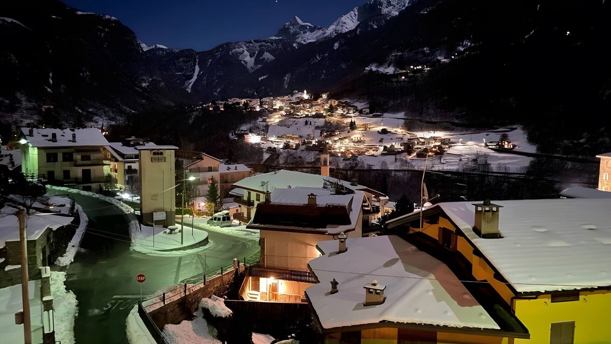 Chiesa in Valmalenco Apartment | Apartment 'Irma' with Mountain View, Private Garden and Wi-Fi