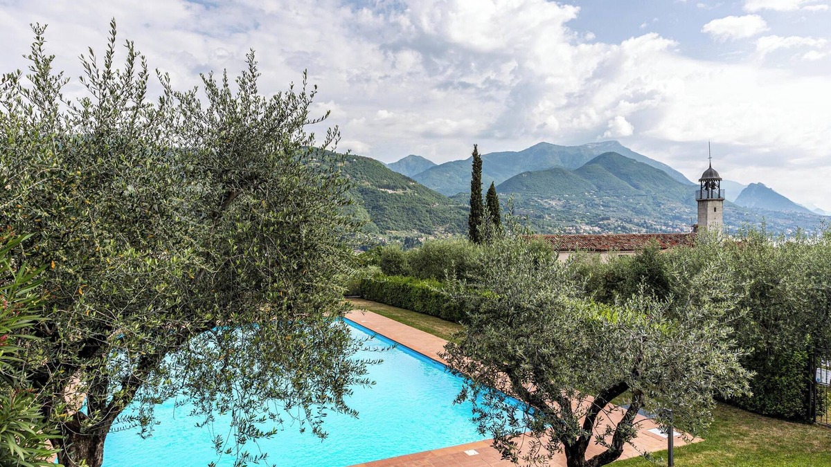 San Felice del Benaco Apartment | Apartment 'Nido Di Cisano' with Lake View, Shared Pool and Wi-Fi