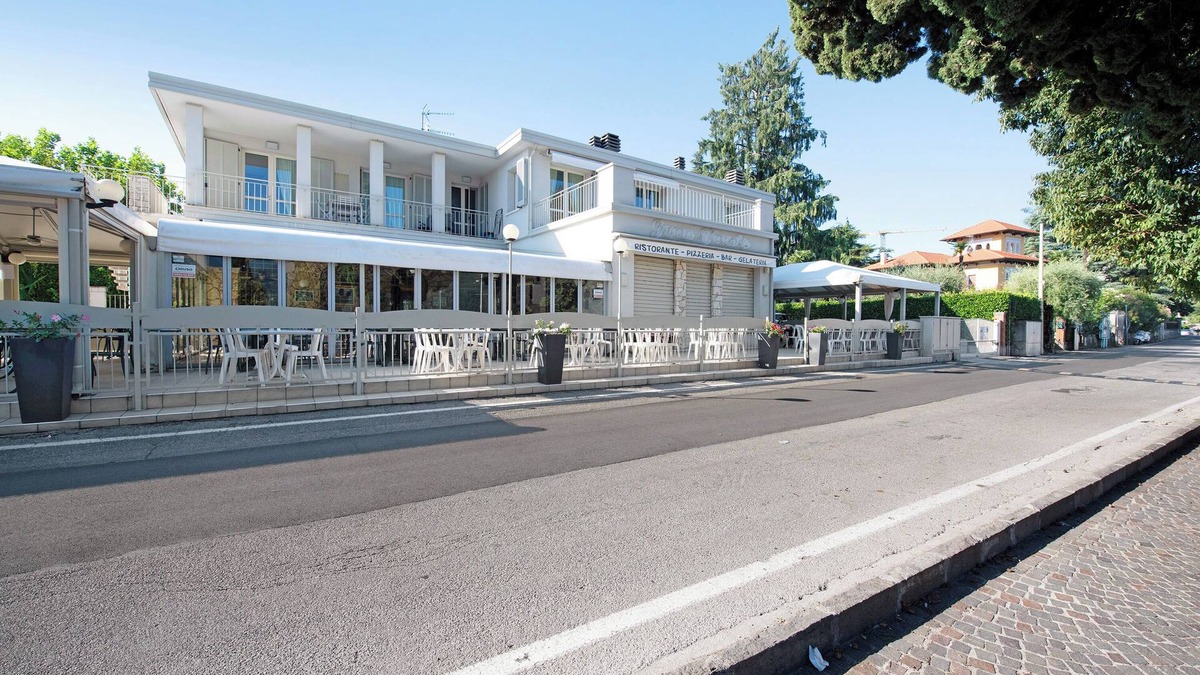 Portese Apartment | Apartment 'Gran Fausto Trilo' with Lake View, Wi-Fi and Air Conditioning